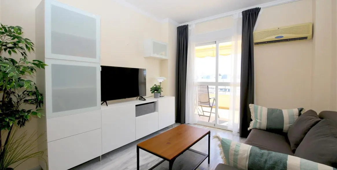 Alquiler a corto plazo de apartamento en planta media en Estepona 7
