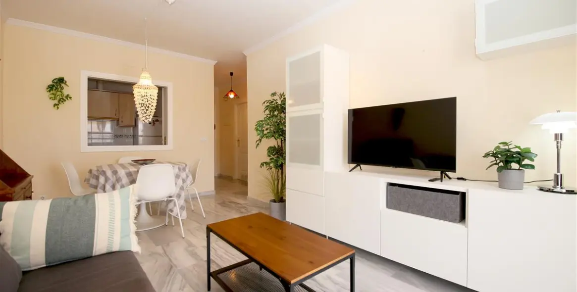 Alquiler a corto plazo de apartamento en planta media en Estepona 8