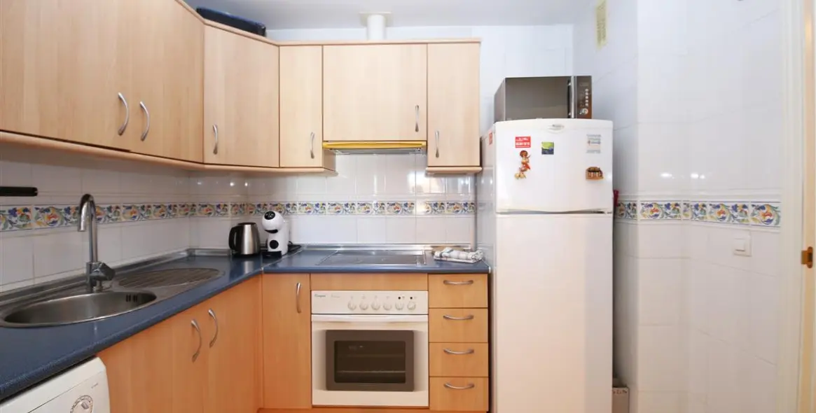 Alquiler a corto plazo de apartamento en planta media en Estepona 10