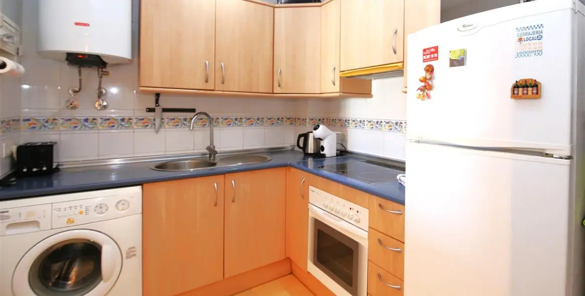 Alquiler a corto plazo de apartamento en planta media en Estepona 11