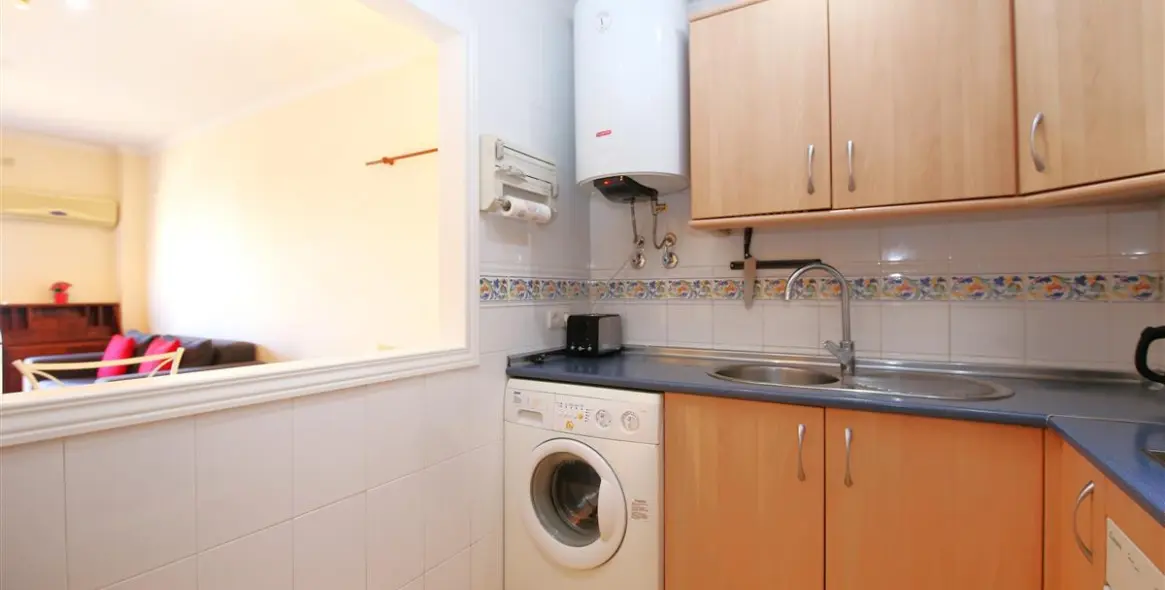 Alquiler a corto plazo de apartamento en planta media en Estepona 12