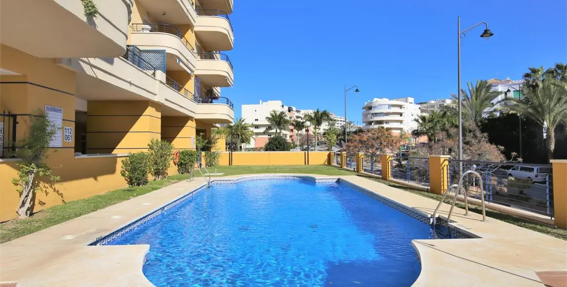 Alquiler a corto plazo de apartamento en planta media en Estepona 14