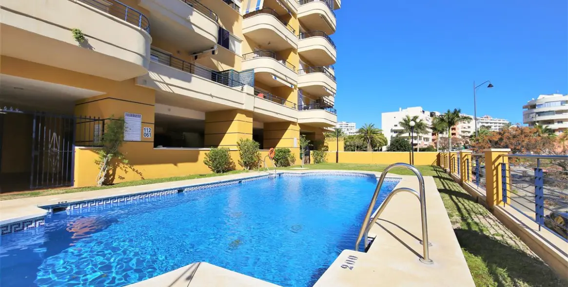 Alquiler a corto plazo de apartamento en planta media en Estepona 15