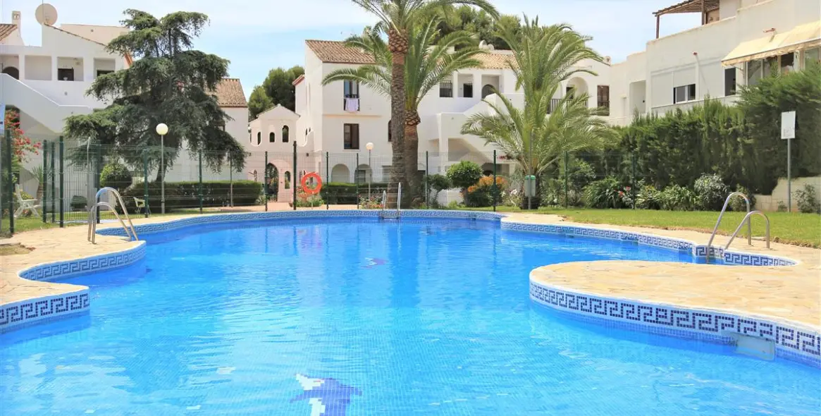Short-term rent of penthouse in Estepona 1