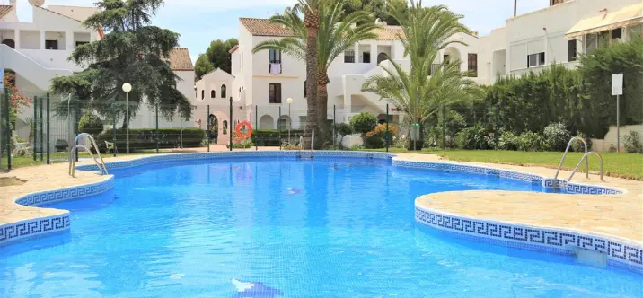 Short-term rent of penthouse in Estepona 0