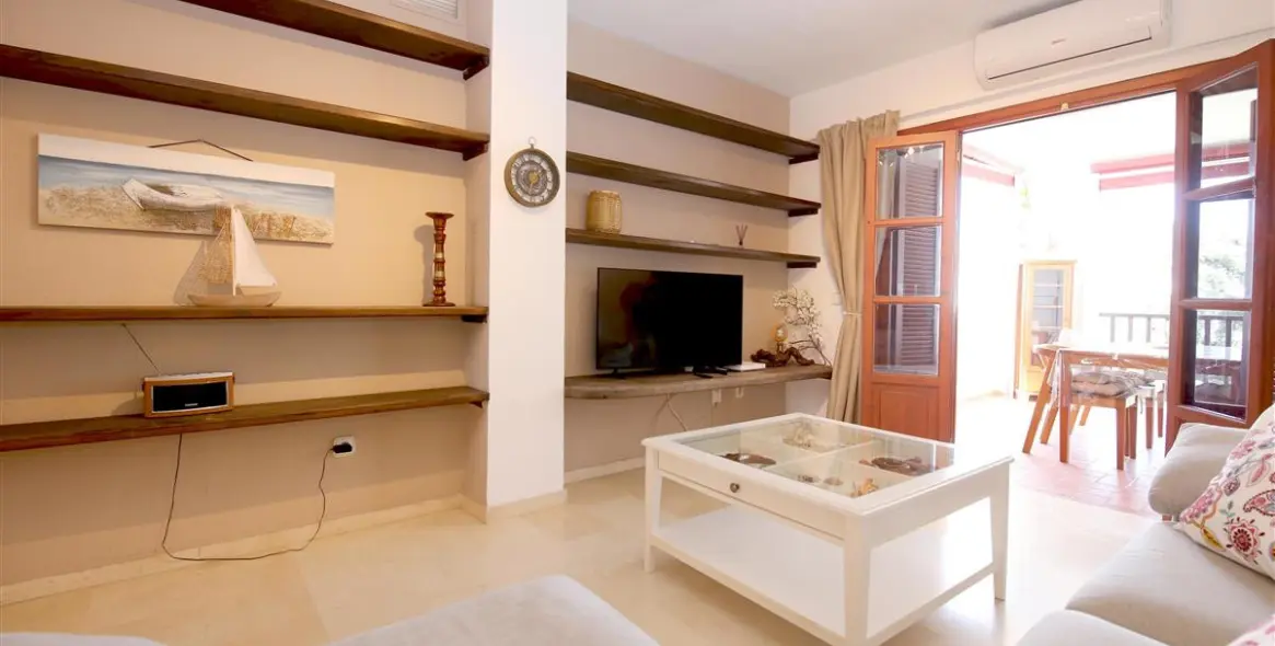 Short-term rent of penthouse in Estepona 2