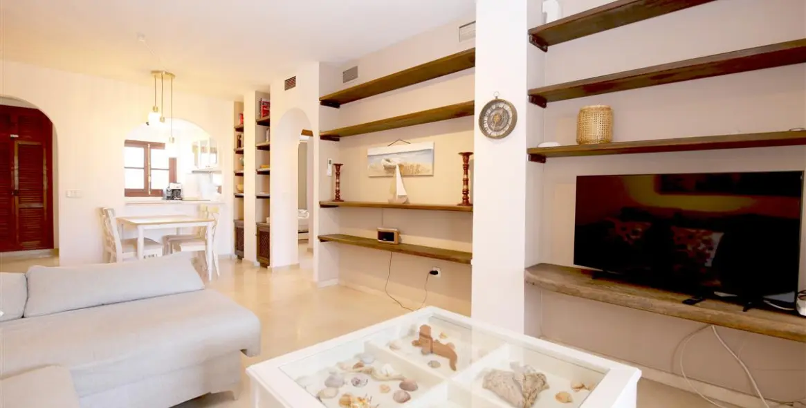 Short-term rent of penthouse in Estepona 3