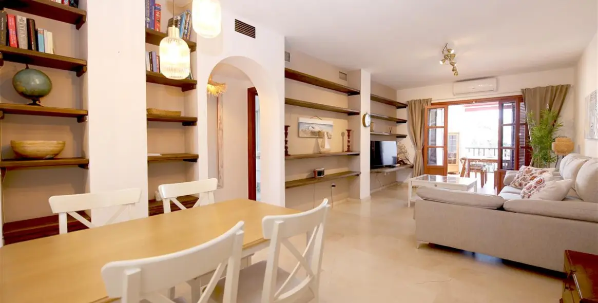 Short-term rent of penthouse in Estepona 4