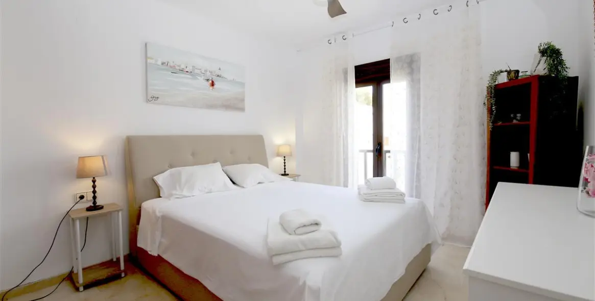 Short-term rent of penthouse in Estepona 11