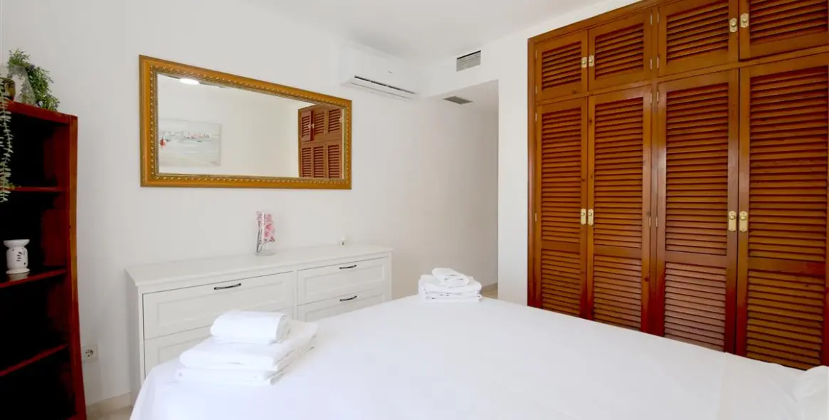 Short-term rent of penthouse in Estepona 12