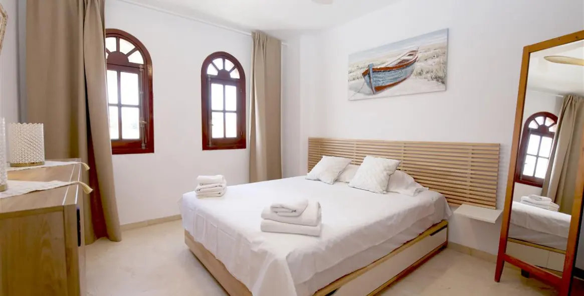 Short-term rent of penthouse in Estepona 14