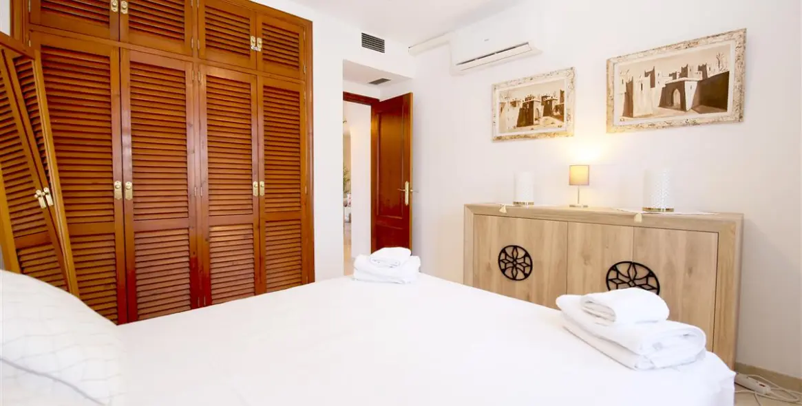 Short-term rent of penthouse in Estepona 15