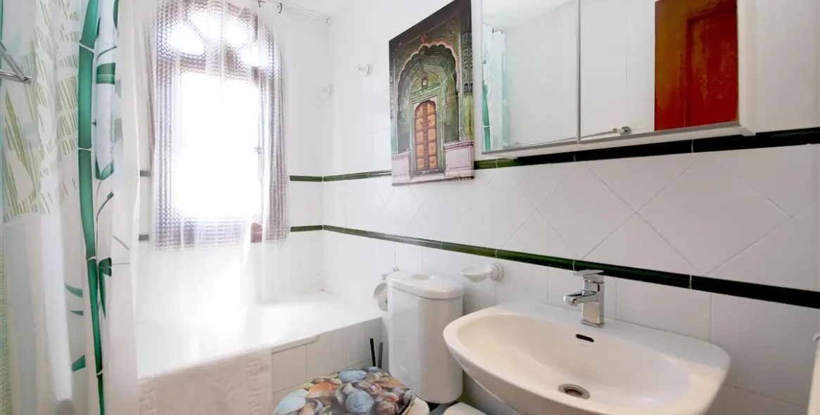 Short-term rent of penthouse in Estepona 16
