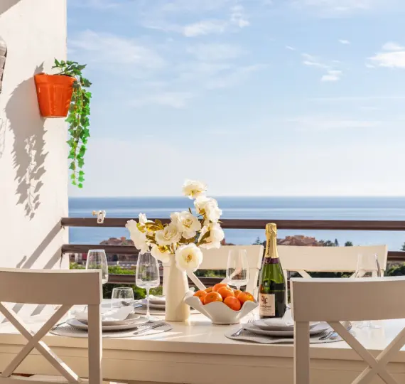 Долгосрочная аренда апартаментов на среднем этаже в Manilva