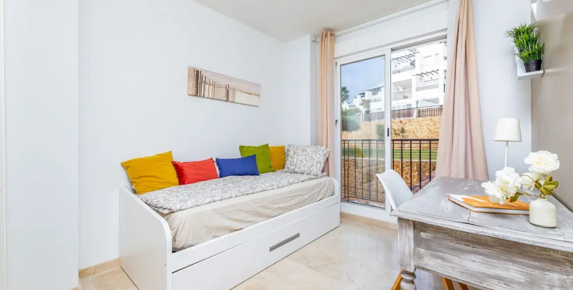 Долгосрочная аренда апартаментов на среднем этаже в Manilva 5