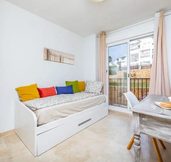 Долгосрочная аренда апартаментов на среднем этаже в Manilva