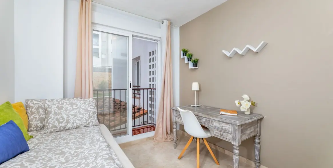 Долгосрочная аренда апартаментов на среднем этаже в Manilva 7