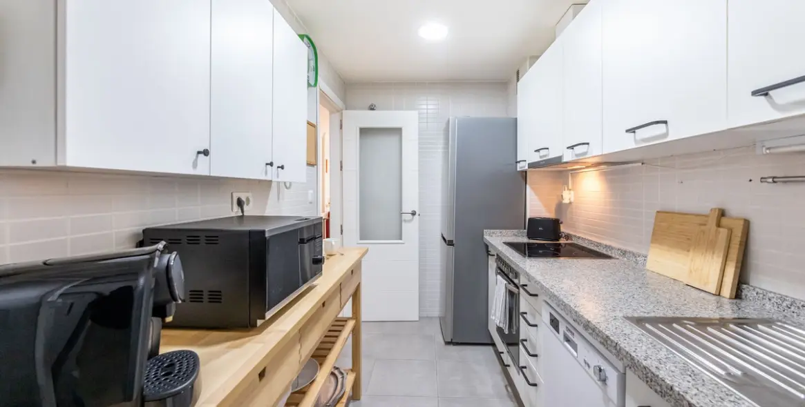 Долгосрочная аренда апартаментов на среднем этаже в Manilva 9