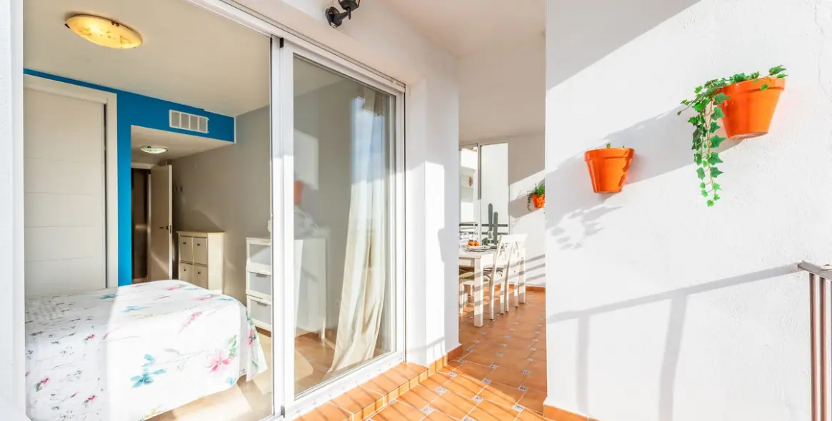 Долгосрочная аренда апартаментов на среднем этаже в Manilva 10