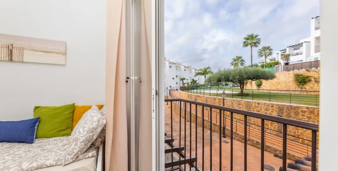 Долгосрочная аренда апартаментов на среднем этаже в Manilva 11