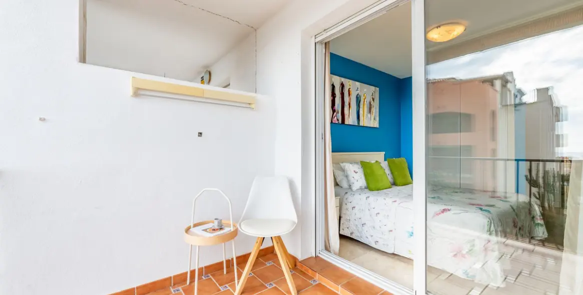 Долгосрочная аренда апартаментов на среднем этаже в Manilva 12