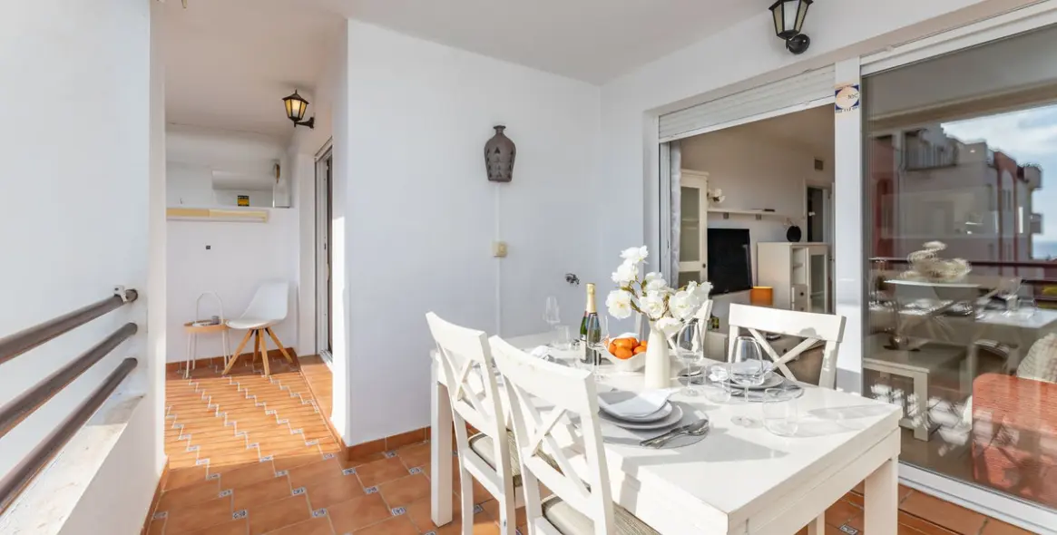 Долгосрочная аренда апартаментов на среднем этаже в Manilva 17