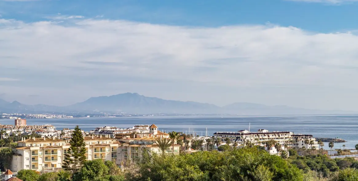 Долгосрочная аренда апартаментов на среднем этаже в Manilva 18