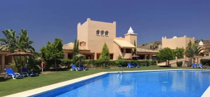 Short-term rent of ground floor apartment in Elviria 1
