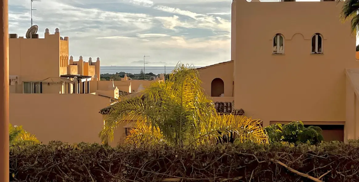 Short-term rent of ground floor apartment in Elviria 3