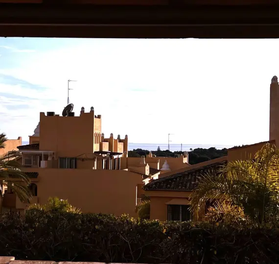 Short-term rent of ground floor apartment in Elviria
