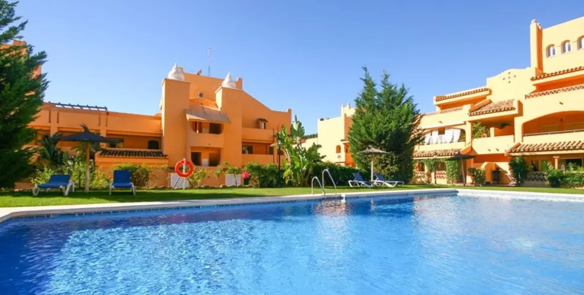 Short-term rent of ground floor apartment in Elviria 1