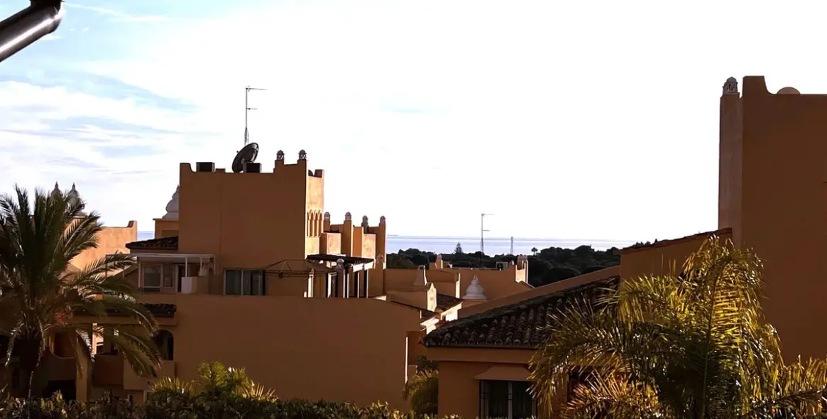 Short-term rent of ground floor apartment in Elviria 18