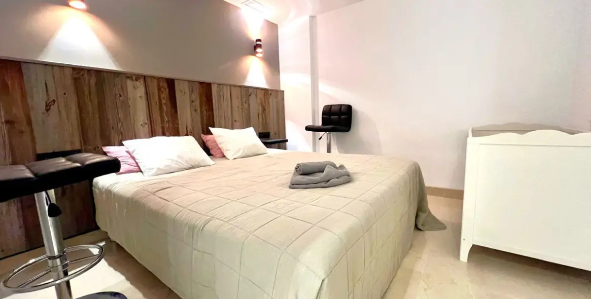 Краткосрочная аренда апартаментов на первом этаже в Elviria 15
