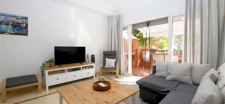 Alquiler a corto plazo de apartamento en planta baja en Estepona 2