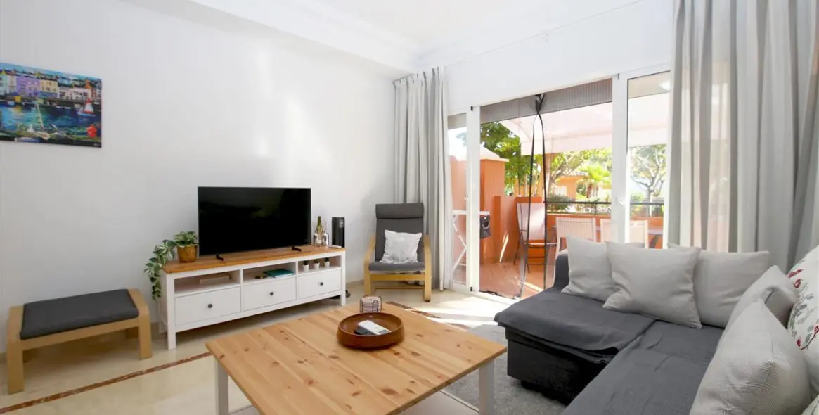 Alquiler a corto plazo de apartamento en planta baja en Estepona 3