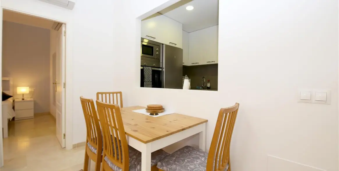 Alquiler a corto plazo de apartamento en planta baja en Estepona 7