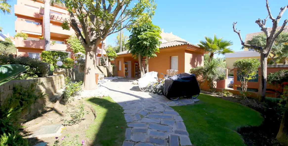 Alquiler a corto plazo de apartamento en planta baja en Estepona 23