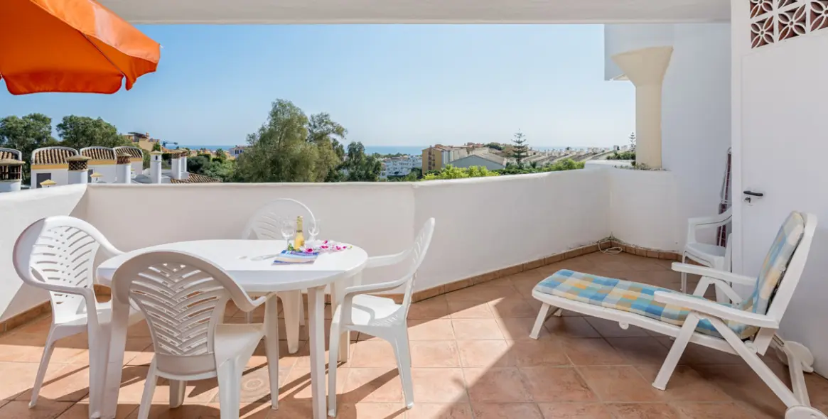 Краткосрочная аренда апартаментов на среднем этаже в Calahonda 1