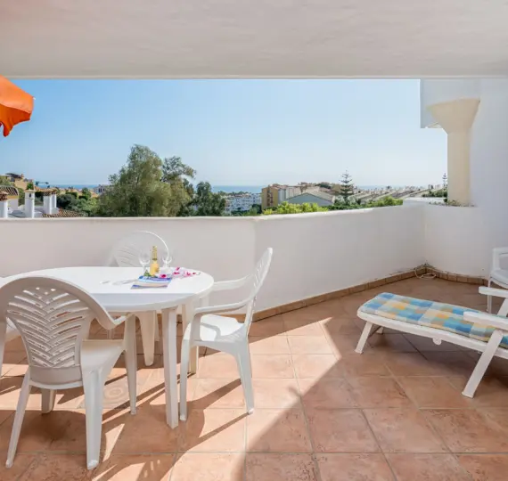 Краткосрочная аренда апартаментов на среднем этаже в Calahonda