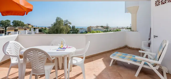 Краткосрочная аренда апартаментов на среднем этаже в Calahonda 0