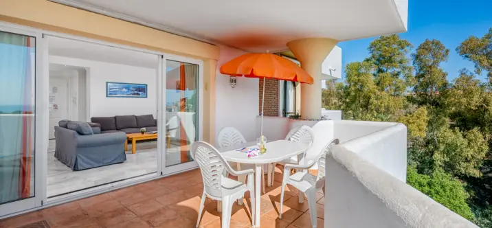 Краткосрочная аренда апартаментов на среднем этаже в Calahonda 1