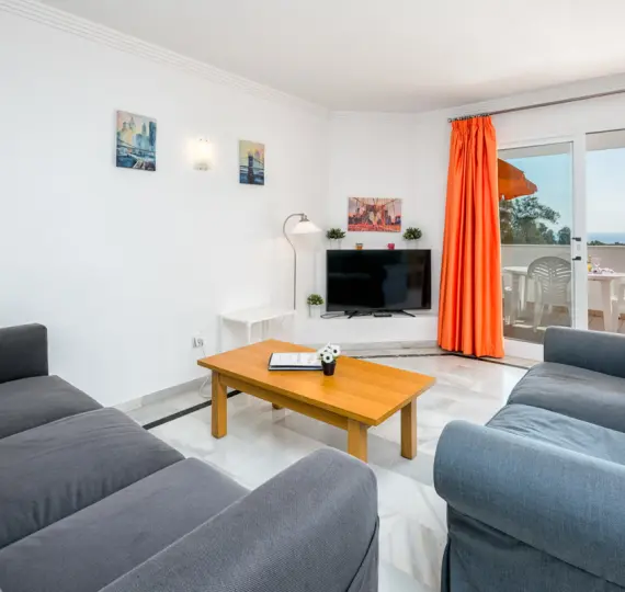 Краткосрочная аренда апартаментов на среднем этаже в Calahonda