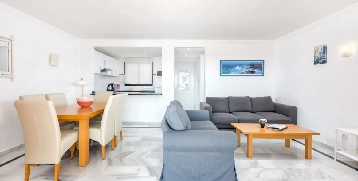 Краткосрочная аренда апартаментов на среднем этаже в Calahonda 5