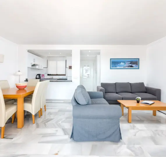 Краткосрочная аренда апартаментов на среднем этаже в Calahonda