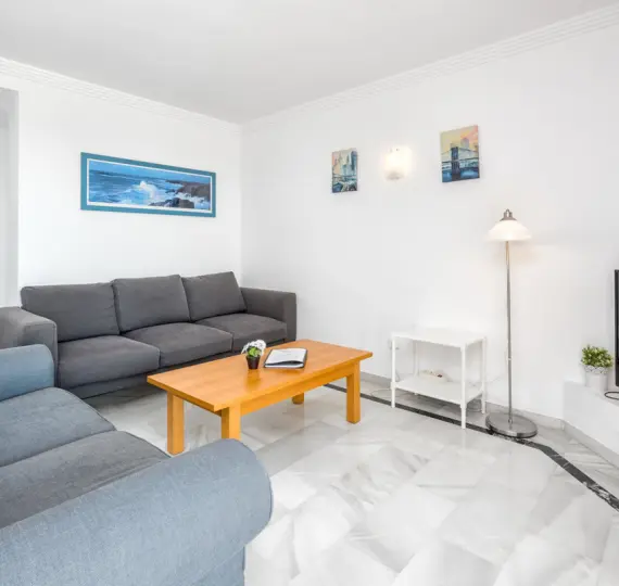 Краткосрочная аренда апартаментов на среднем этаже в Calahonda