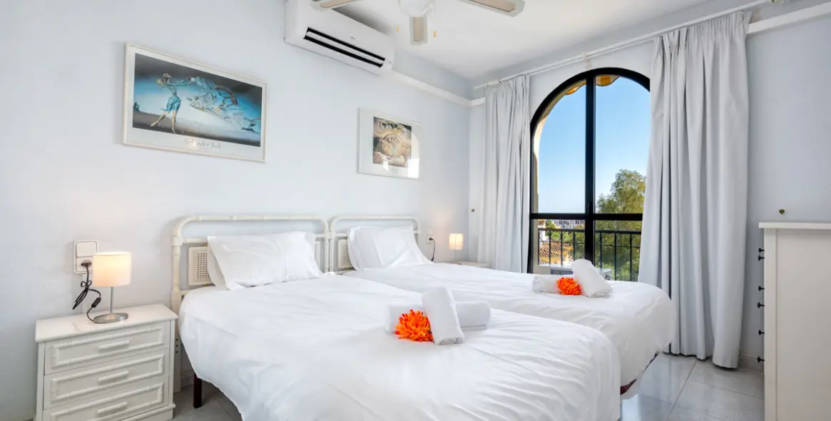 Краткосрочная аренда апартаментов на среднем этаже в Calahonda 11