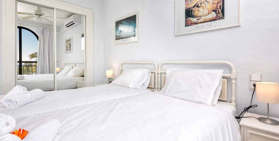 Краткосрочная аренда апартаментов на среднем этаже в Calahonda 12