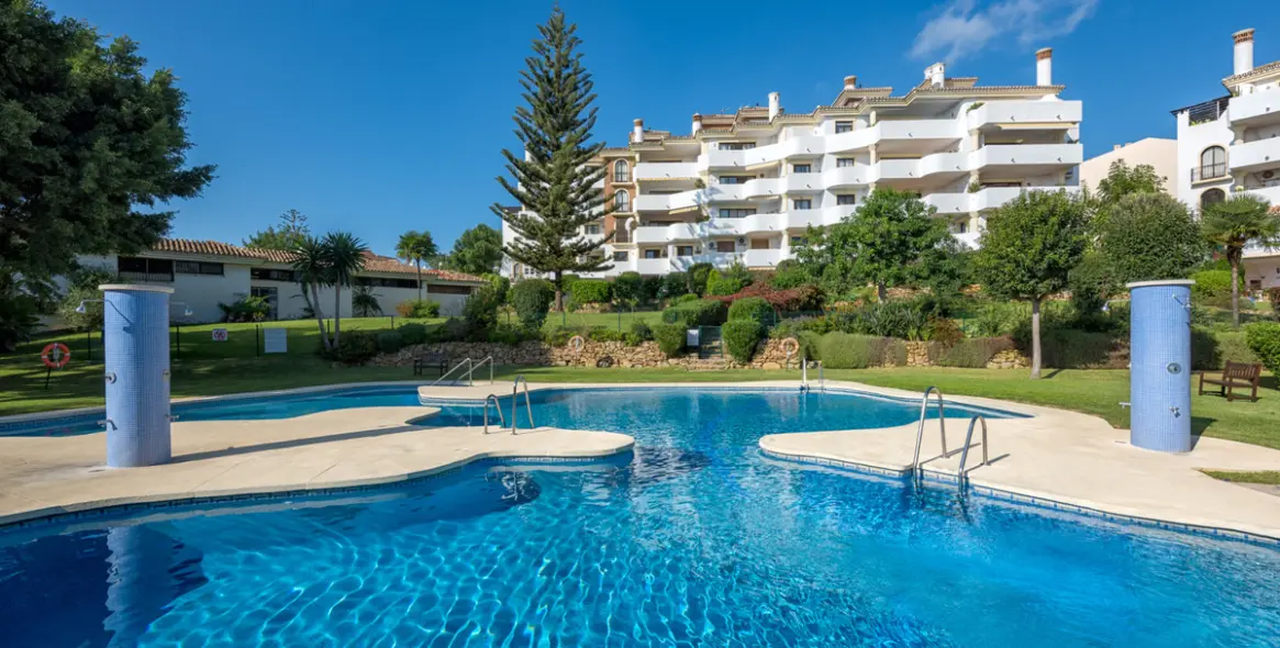 Краткосрочная аренда апартаментов на среднем этаже в Calahonda 13