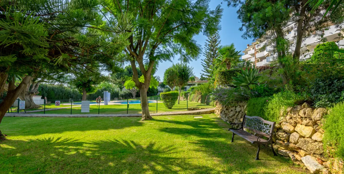 Краткосрочная аренда апартаментов на среднем этаже в Calahonda 14