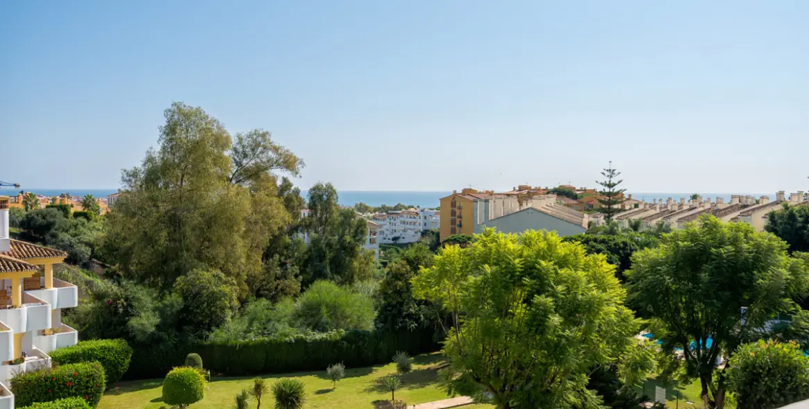 Краткосрочная аренда апартаментов на среднем этаже в Calahonda 15